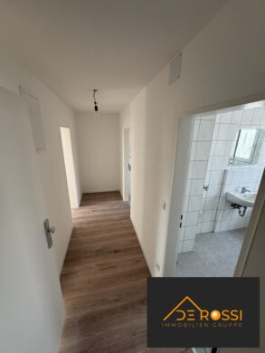 RENOVIERT UND FREI – SCHNUCKELIGE ZIMMERWOHNUNG MIT EINBAUKÜCHE, 90455 Nürnberg / Herpersdorf, Dachgeschosswohnung