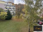 großer_Balkon_grüne_Aussicht - FRISCH RENOVIERT – 1-ZIMMER APPARTEMENT – BEZUGSFERTIG
