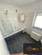 Bad mit Wanne - GROSSE WOHNUNG – 3 ZIMMER IN NÜRNBERG WORZELDORF